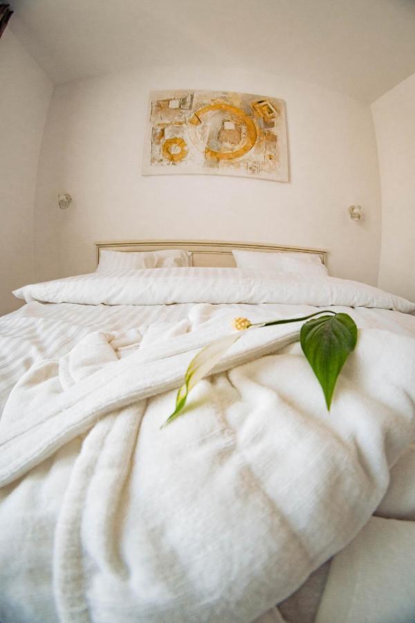 Hotel B4 Oradea Εξωτερικό φωτογραφία