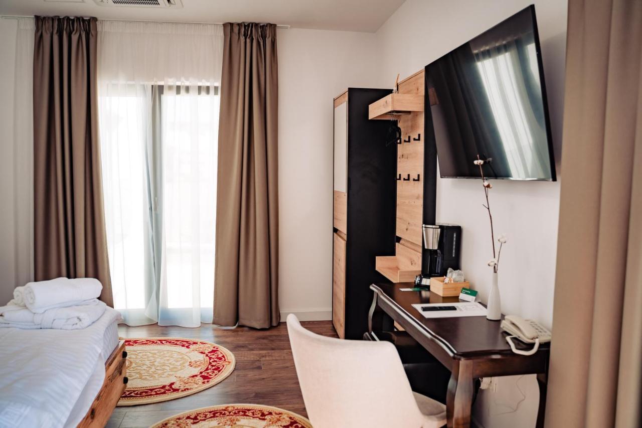 Hotel B4 Oradea Εξωτερικό φωτογραφία