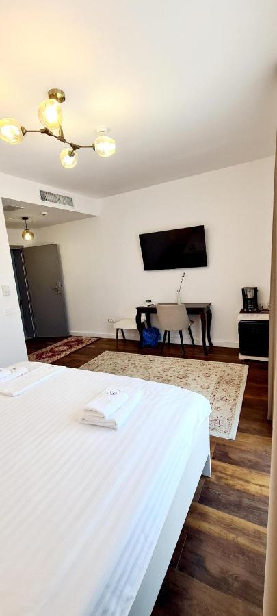 Hotel B4 Oradea Εξωτερικό φωτογραφία
