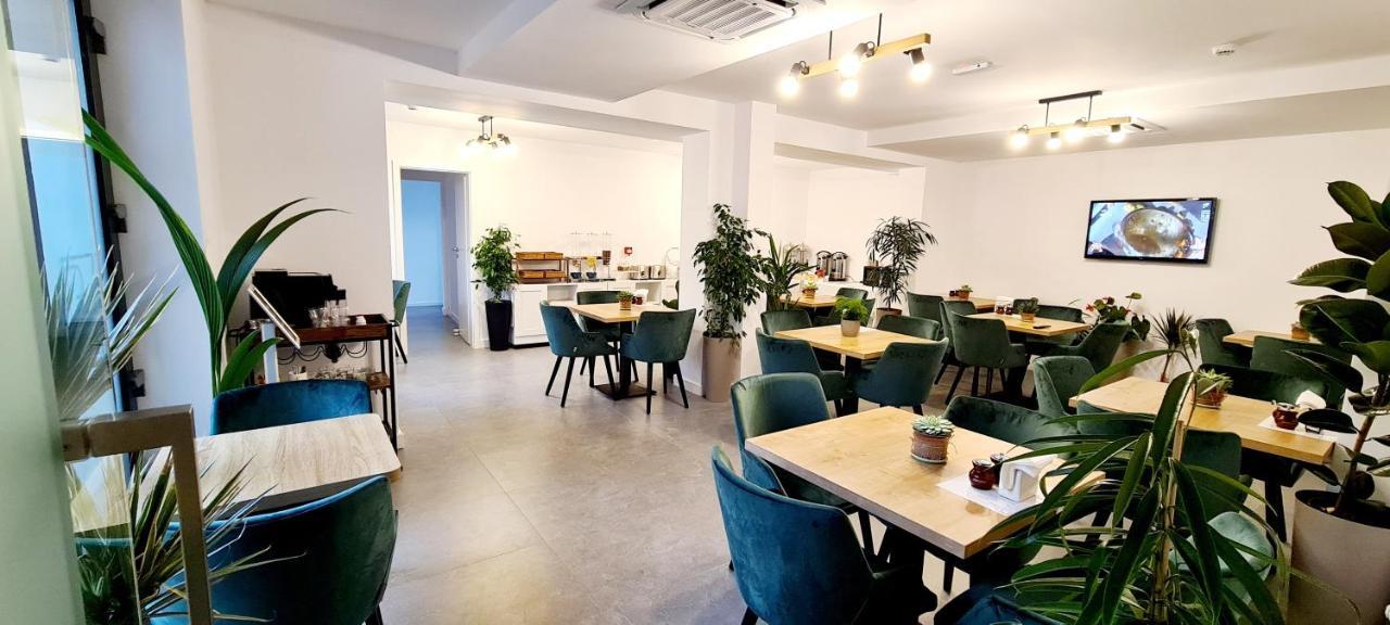 Hotel B4 Oradea Εξωτερικό φωτογραφία