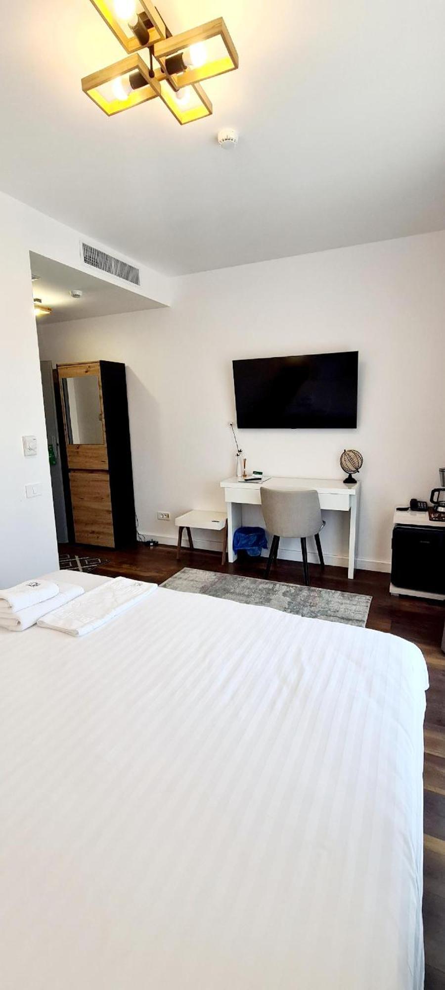 Hotel B4 Oradea Εξωτερικό φωτογραφία