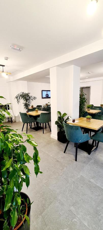 Hotel B4 Oradea Εξωτερικό φωτογραφία