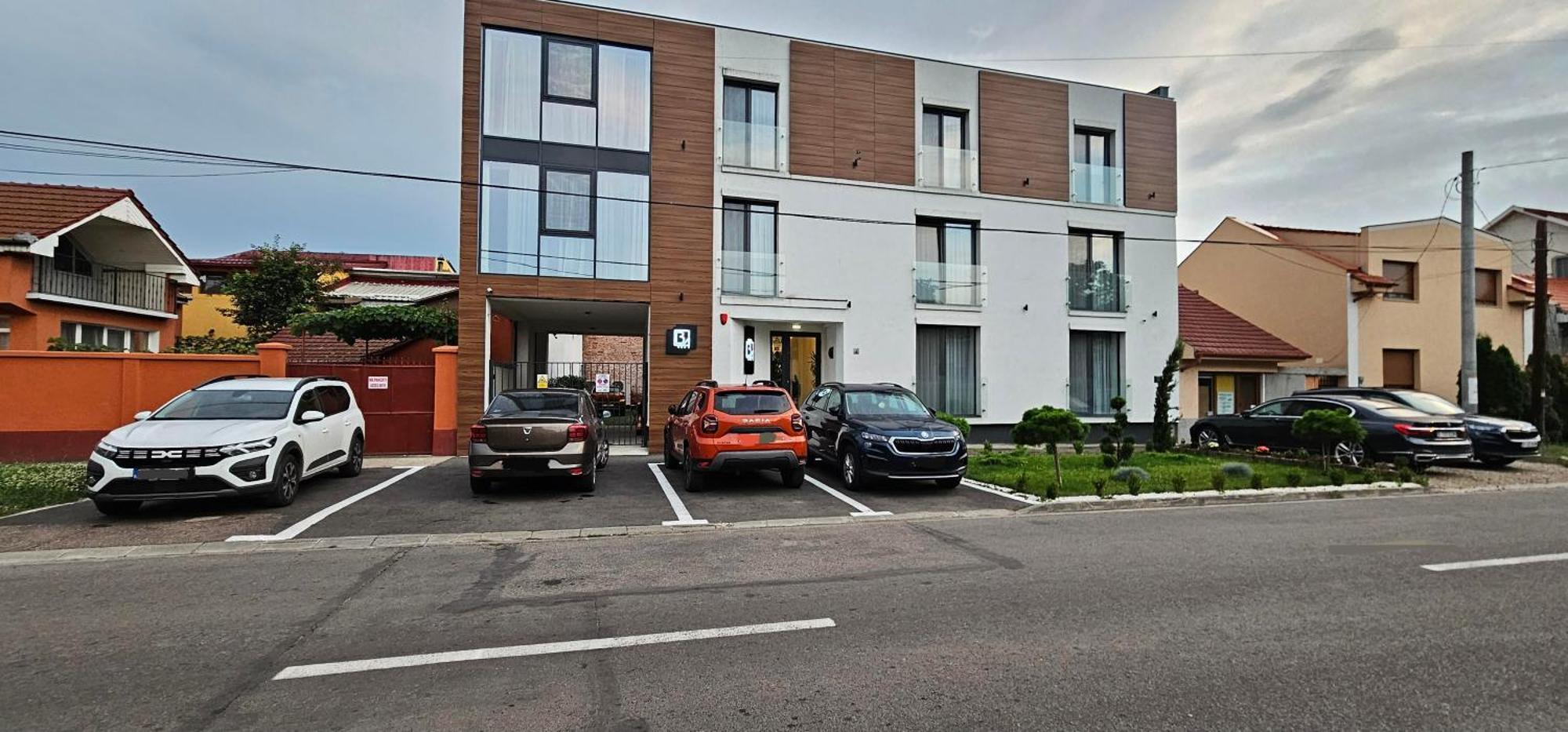 Hotel B4 Oradea Εξωτερικό φωτογραφία